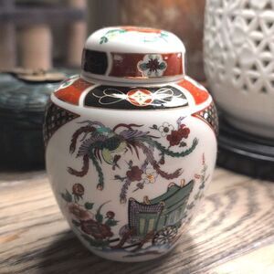 Vintage Japanese Hand Painted Imari Porcelain Ginger Jar With Lid